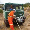 Kannettava nostovintturi PCH2000 kiinnitetän autoon.