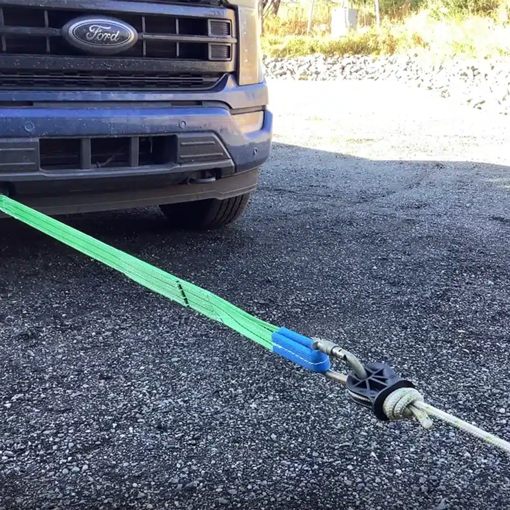 RopeWizer köysikoussi auton hinauksessa.