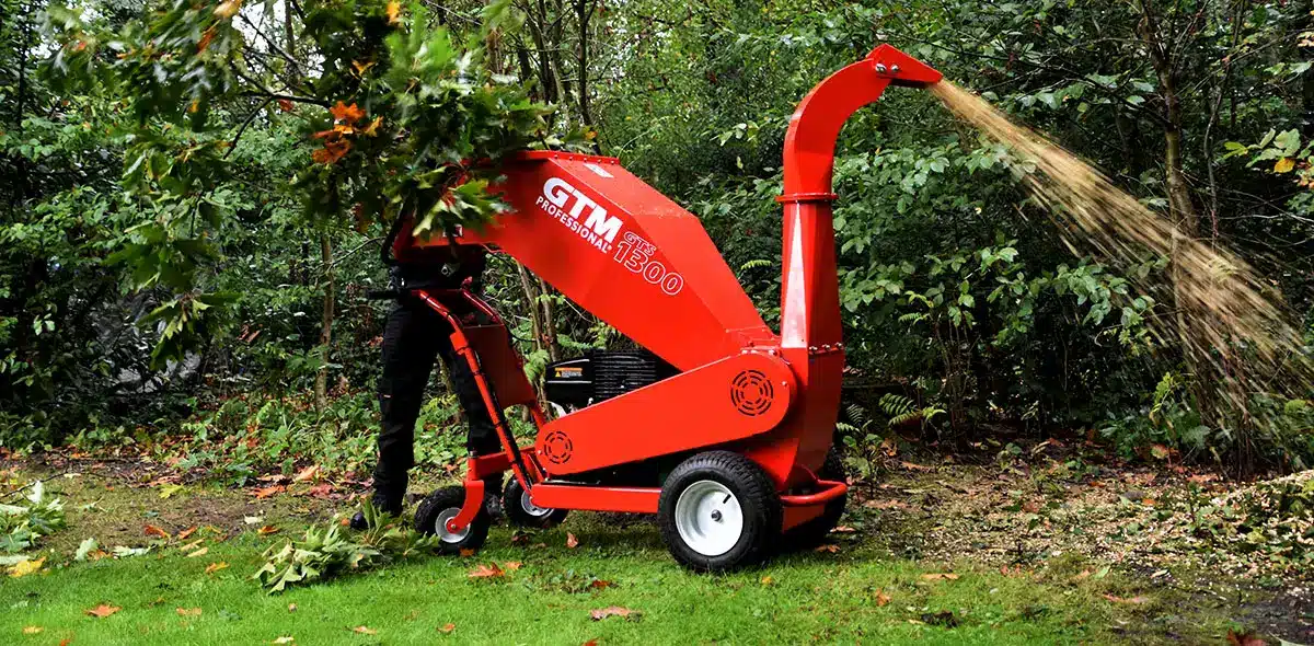 Oksasilppuri polttomoottorilla GTS1300WD - nelipyörämalli jossa siirto akkuvirralla.